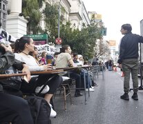 Clase pública frente a la Facultad de Economía de la UBA. (Fuente: Leandro Teysseire) (Fuente: Leandro Teysseire) (Fuente: Leandro Teysseire)