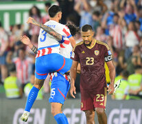 Alderete y Sanabria celebran ante un decepcionado Rondón (Fuente: AFP) (Fuente: AFP) (Fuente: AFP)