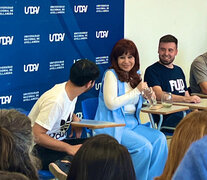 CFK junto a estudiantes en la UNDAV. (Fuente: Prensa) (Fuente: Prensa) (Fuente: Prensa)