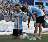 Martínez festeja para Racing; antes había fallado un penal (Fuente: Julio Mancini) (Fuente: Julio Mancini) (Fuente: Julio Mancini)