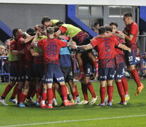 El interminable festejo de San Lorenzo, que distendió un clima caliente (Fuente: Julio Mancini) (Fuente: Julio Mancini) (Fuente: Julio Mancini)