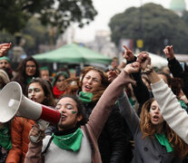 Hace un año, el 8 de agosto, el movimiento feminista enfrentaba la votación por el aborto en Senado. (Fuente: Sandra Cartasso) (Fuente: Sandra Cartasso) (Fuente: Sandra Cartasso)