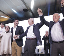 Camaño, Urtubey, Lavagna y Lifschitz, entre otros, estuvieron sobre el escenario.