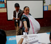 Los guatemaltecos debían elegir entre un candidato de derecha y su rival socialdemócrata.  (Fuente: EFE) (Fuente: EFE) (Fuente: EFE)