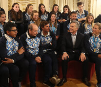 Mauricio Macri se mostró ayer con los deportistas que participaron de los Panamericanos. (Fuente: Télam) (Fuente: Télam) (Fuente: Télam)