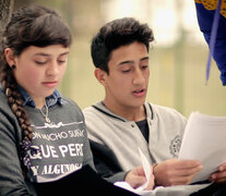 Los alumnos de la Escuela de Educación Media Nº 15, ubicado en pleno corazón del barrio, abordan ese hecho histórico.