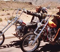 Fonda y Dennis Hopper en la carretera, en 1969.