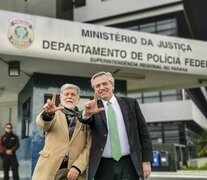 Alberto Fernández durante la visita a Lula en julio, junto con el ex ministro brasileño Celso Amorim.