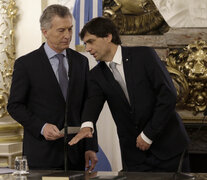 Macri le toma juramento a Lacunza, nuevo ministro de Hacienda. Poco después habló, pero a los mercados. 