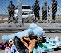 Peluches y zapatitos a modo de protesta en el paso fronterizo de Torniullo, Texas. (Fuente: AFP) (Fuente: AFP) (Fuente: AFP)