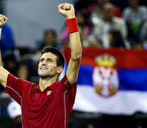 Djokovic festeja, con la bandera serbia de fondo. (Fuente: EFE) (Fuente: EFE) (Fuente: EFE)