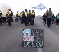 false (Fuente: Trabajadores en Lucha Chubut) (Fuente: Trabajadores en Lucha Chubut) (Fuente: Trabajadores en Lucha Chubut)