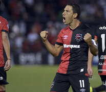 Maxi Rodríguez quiere volver a festejar ante Huracán en un partido clave para el futuro de su equipo. (Fuente: Sebastián Granata) (Fuente: Sebastián Granata) (Fuente: Sebastián Granata)