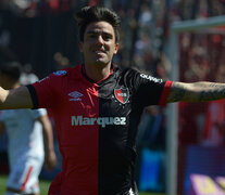 Fornica celebra el primer gol y luego se retiró lesionado. (Fuente: Sebastián Granata) (Fuente: Sebastián Granata) (Fuente: Sebastián Granata)