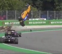 El momento del brutal accidente de Peroni en Monza.  (Fuente: Captura de pantalla) (Fuente: Captura de pantalla) (Fuente: Captura de pantalla)