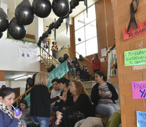 Docentes y estatales ocuparon la semana pasada el Ministerio de Educación chubutense. (Fuente: NA) (Fuente: NA) (Fuente: NA)