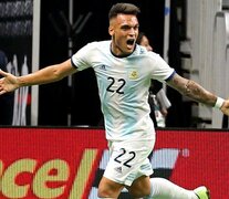 Lautaro Martínez grita uno de los tres goles que convirtió. (Fuente: AFP) (Fuente: AFP) (Fuente: AFP)