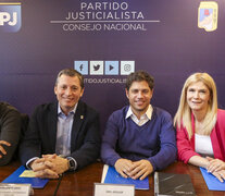 Fernando Gray y Axel Kicillof en la sede de Matheu.