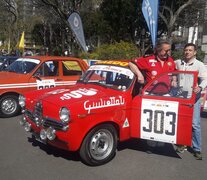 Piloto y navegante posan junto a su Alfa Romeo Giulietta. (Fuente: Gentileza Prensa ACA) (Fuente: Gentileza Prensa ACA) (Fuente: Gentileza Prensa ACA)