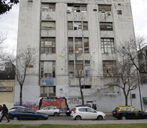 Casa Santa Cruz, en Parque Patricios sigue en manos de sus habitantes. (Fuente: Leandro Teysseire) (Fuente: Leandro Teysseire) (Fuente: Leandro Teysseire)