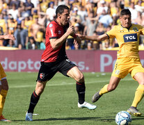 Maxi Rodríguez otra vez en cancha. El capitán tuvo una destacada participación en el clásico. (Fuente: Andres Macera) (Fuente: Andres Macera) (Fuente: Andres Macera)