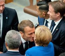 Macron saluda a Merkel en la sede de Naciones Unidas.  (Fuente: EFE) (Fuente: EFE) (Fuente: EFE)