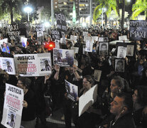 La marcha de anoche la encabezaron los familiares de las víctimas. (Fuente: Jose Almeida) (Fuente: Jose Almeida) (Fuente: Jose Almeida)