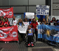 Bajo el sol, el reclamo frente a la Superintendencia de Servicios de Salud. (Fuente: Bernardino Avila) (Fuente: Bernardino Avila) (Fuente: Bernardino Avila)