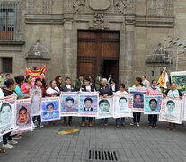 Pedido de justicia en el Zocalo de ciudad de México al cumplirse cinco años de la masacre.