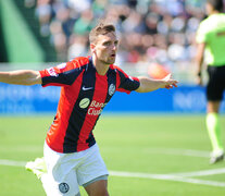 El festejo de gol de Bruno Pittón, al inicio del encuentro. (Fuente: Fotobaires) (Fuente: Fotobaires) (Fuente: Fotobaires)