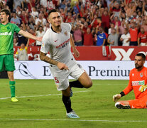 Lucas Ocampos anota el segundo gol de Sevilla. (Fuente: EFE) (Fuente: EFE) (Fuente: EFE)