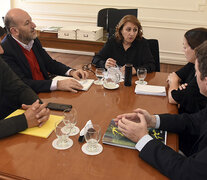 Fein con los secretarios Capilla, Caruana, Giró y Gianelloni.