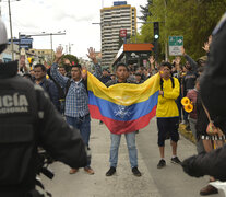 Policías y manifestantes se enfrentan por segundo día consecutivo en Quito. (Fuente: AFP) (Fuente: AFP) (Fuente: AFP)