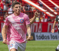 Mac Allister festeja el gol del empate de Argentinos ante Arsenal. (Fuente: NA) (Fuente: NA) (Fuente: NA)