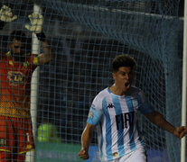 Cristaldo festeja su gol, el primero de Racing. (Fuente: NA) (Fuente: NA) (Fuente: NA)