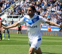 Romero festeja el primero de Vélez. (Fuente: Alejandro Leiva) (Fuente: Alejandro Leiva) (Fuente: Alejandro Leiva)