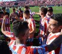 Todo Unión festeja la victoria en el clásico santafesino ante Colón. (Fuente: Télam) (Fuente: Télam) (Fuente: Télam)