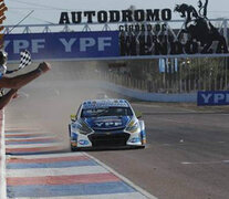 Bandera a cuadros para el arrecifeño. (Fuente: Prensa SuperTC 2000) (Fuente: Prensa SuperTC 2000) (Fuente: Prensa SuperTC 2000)