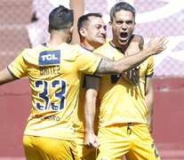 Central se repuso rápido del gol rival e igualó con cabezazo de Caruzzo. 