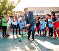 Mauricio Macri recorrió una serie de obras de urbanización en la localidad salteña de El Mollar. (Fuente: Télam) (Fuente: Télam) (Fuente: Télam)