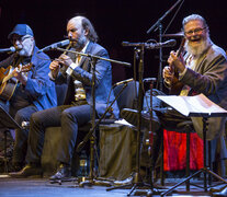 León, Núñez y Santaolalla, momento inolvidable de la noche. (Fuente: Gentileza Maia Alcire) (Fuente: Gentileza Maia Alcire) (Fuente: Gentileza Maia Alcire)