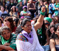 Lolita Chávez abrió la asamblea de Abya Yala con un saludo al sol y a la luna. (Fuente: Jose Nicolini) (Fuente: Jose Nicolini) (Fuente: Jose Nicolini)