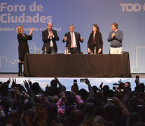 Rodenas, Perotti, Fernández, Bielsa y Capitanich en el escenario principal.