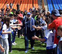 Maradona también tuvo una cálida recepción en Mendoza. (Fuente: Télam) (Fuente: Télam) (Fuente: Télam)