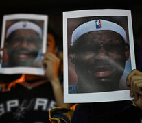 Caretas de LeBron llorando, imagen elegida por los manifestantes de Hong Kong. (Fuente: AFP) (Fuente: AFP) (Fuente: AFP)