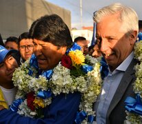 Evo Morales con Alvaro García Linera hoy en El Alto. (Fuente: AFP) (Fuente: AFP) (Fuente: AFP)