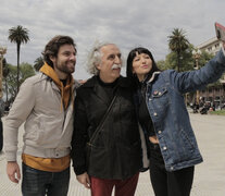 Cristian Cimminelli, Daniel Santoro y Mikki Lusardi en la histórica Plaza de Mayo. 