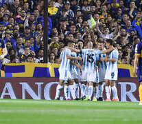 Todo Racing festeja el gol de Zaracho. (Fuente: Télam) (Fuente: Télam) (Fuente: Télam)