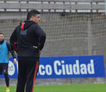 Apuzzo, al frente de la levantada de Huracán. (Fuente: Prensa Huracán) (Fuente: Prensa Huracán) (Fuente: Prensa Huracán)