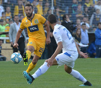 Lucas Gamba empujó el ataque pero no logró perforar la defensa visitante. (Fuente: Sebastián Granata) (Fuente: Sebastián Granata) (Fuente: Sebastián Granata)